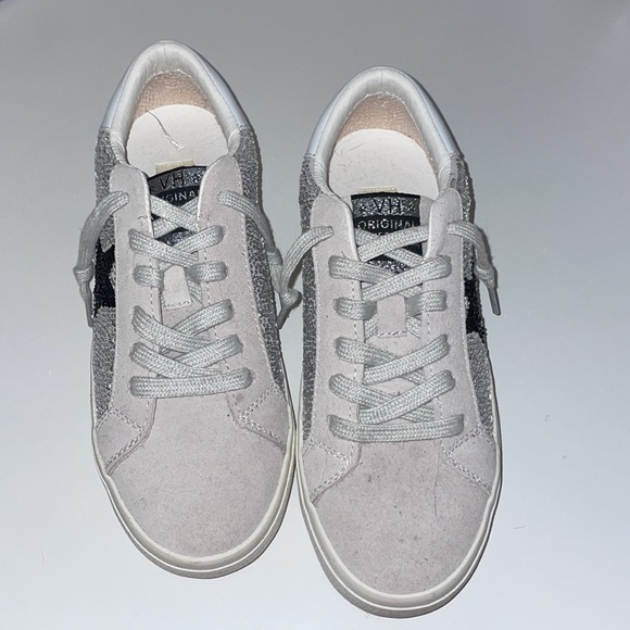 sneakers - Picture 2 of 3